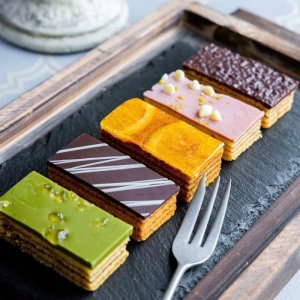 画像1: 白金プラチナバウム(12個入り)化粧箱入り