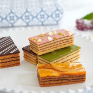 画像1: 白金プラチナバウム(20個入り)化粧箱入
