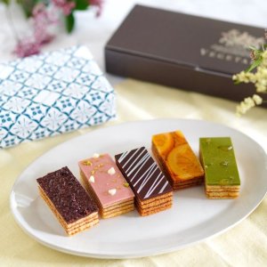 画像9: 白金プラチナバウム(5個入り)化粧箱入り