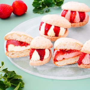 画像3: 苺のダックワーズバターサンド2種5個入り（化粧箱入り）