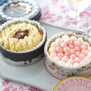 画像2: 幸せの缶ケーキ(あまおう苺のベリーチーズケーキタルト＆熟成和栗のモンブラン)【２缶セット】