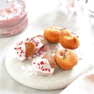 画像2: 【期間限定】桜と苺のハートフィナンシェ＆ほどけるクッキー(ドレッセ)２缶セット