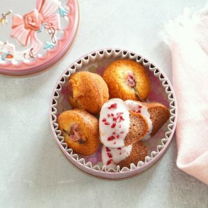 画像2: 【期間限定】桜と苺のハートフィナンシェ(金平糖入り)