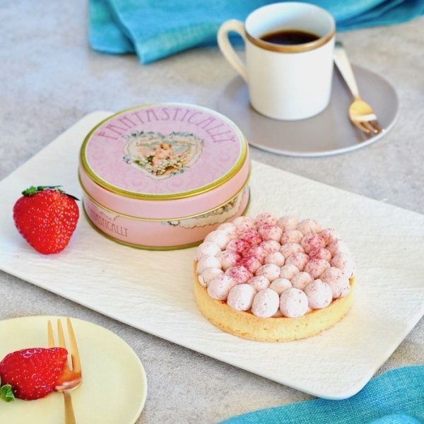 画像4: 幸せの缶ケーキ(あまおう苺のベリーチーズケーキタルト) (4)